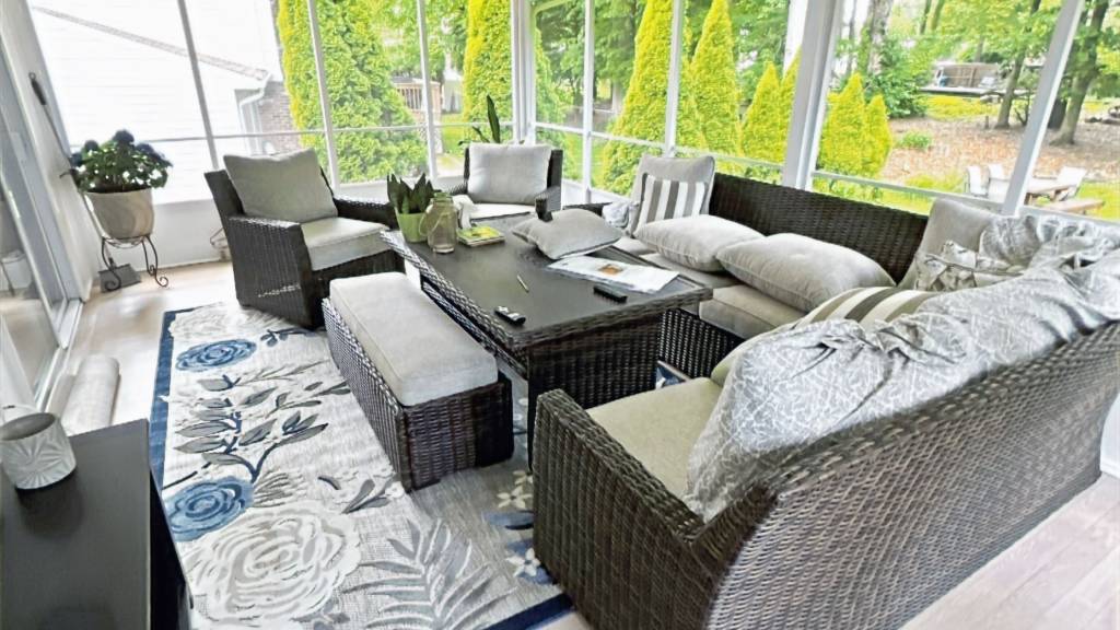 screened-in porch