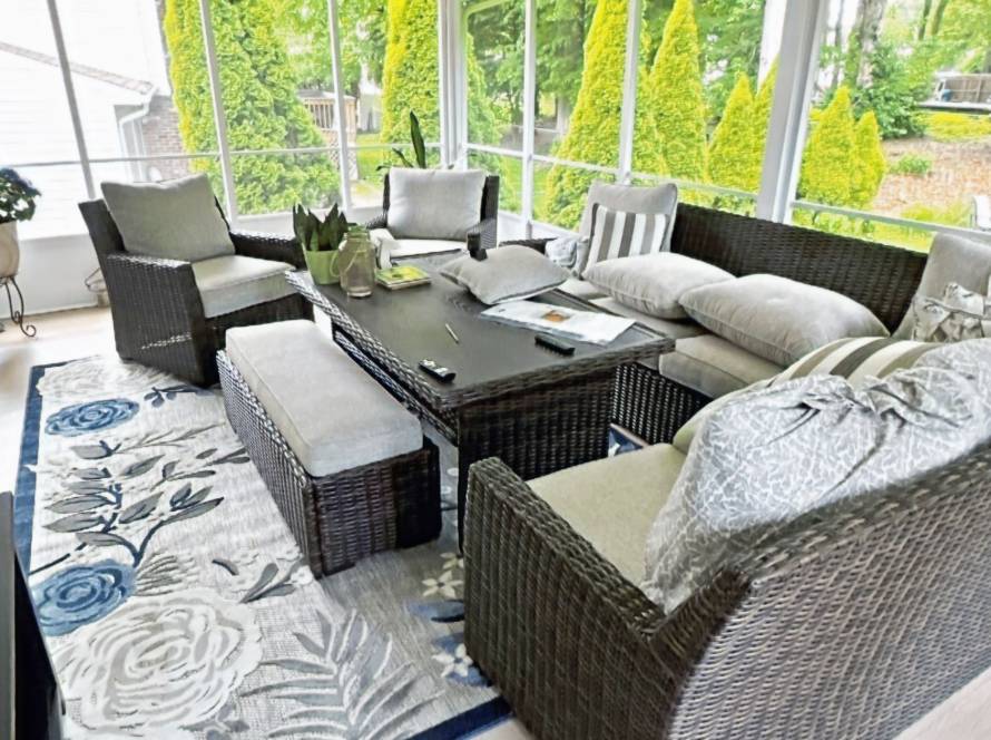screened-in porch
